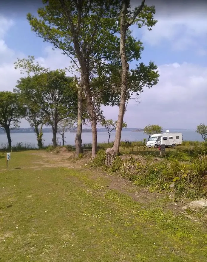 Camping Les Pieds Dans L'Eau Hotel Crozon